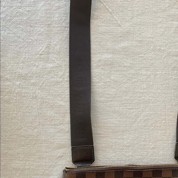 Authentic Louis Vuitton crossbody - Picture 4 of 14